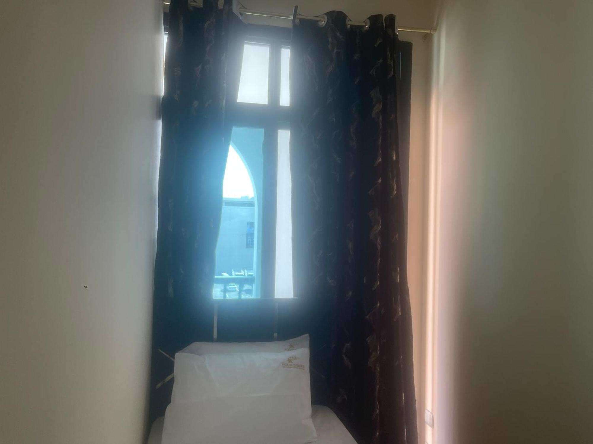 Four Stars Hostel Dubai Eksteriør billede