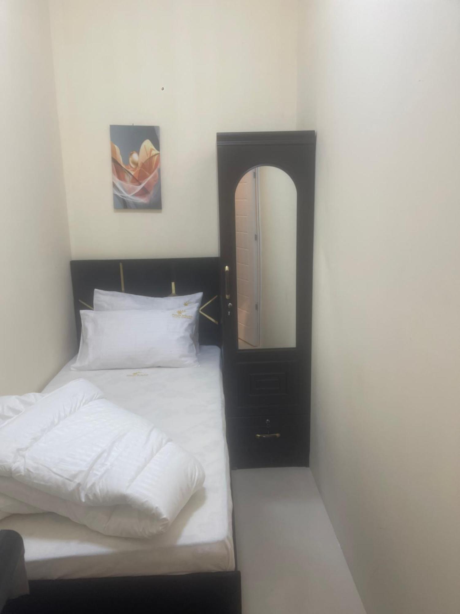 Four Stars Hostel Dubai Eksteriør billede