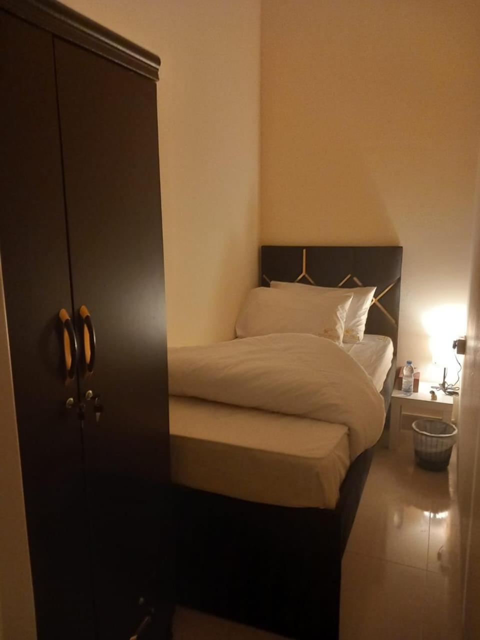 Four Stars Hostel Dubai Eksteriør billede
