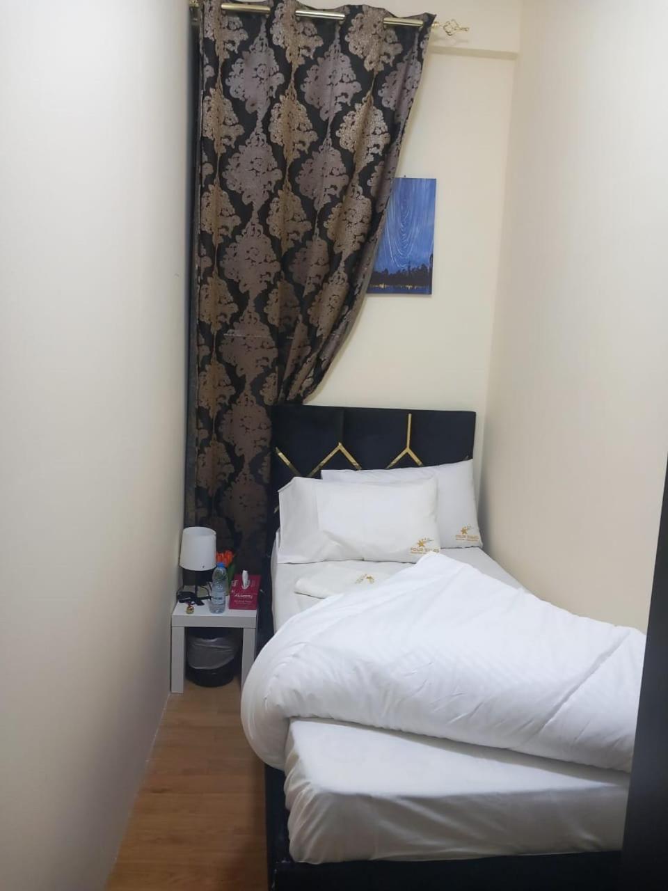 Four Stars Hostel Dubai Eksteriør billede