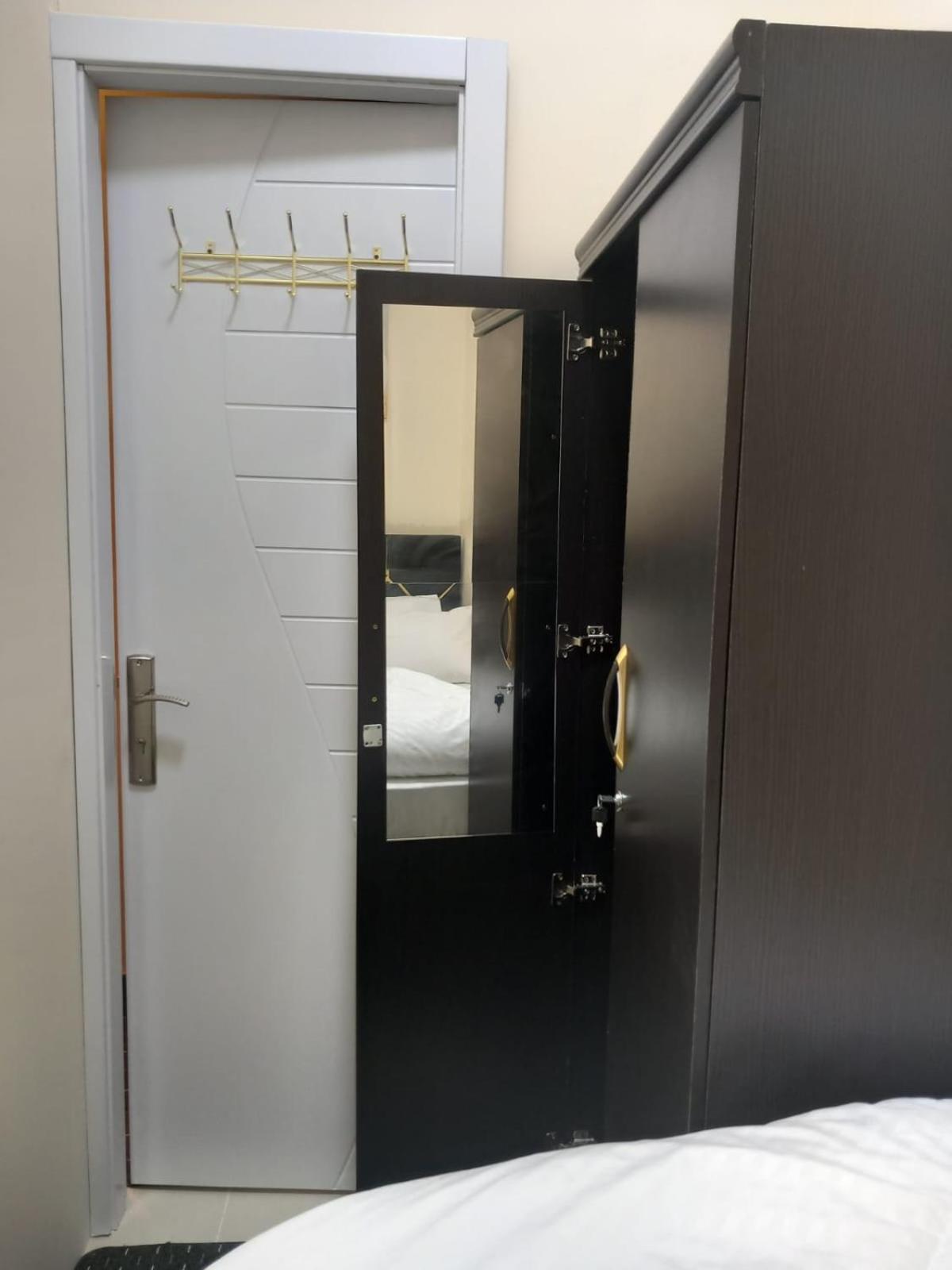 Four Stars Hostel Dubai Eksteriør billede