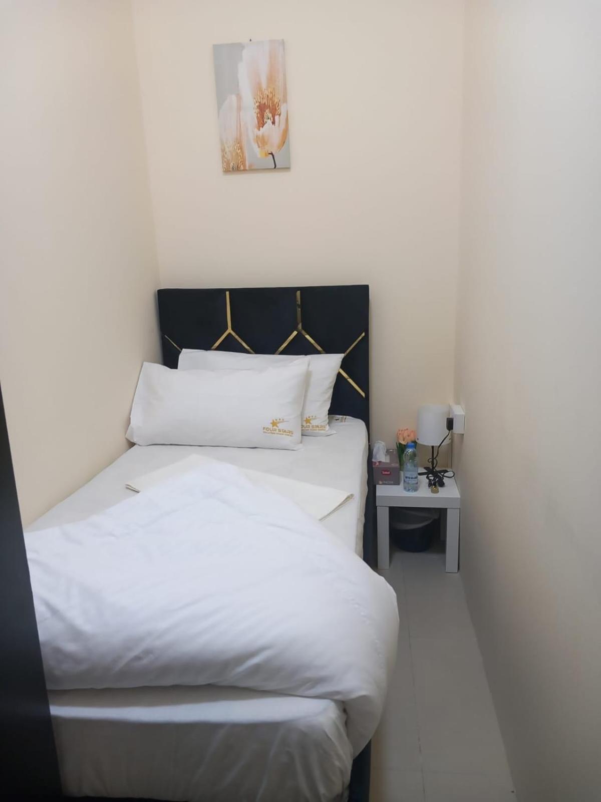 Four Stars Hostel Dubai Eksteriør billede